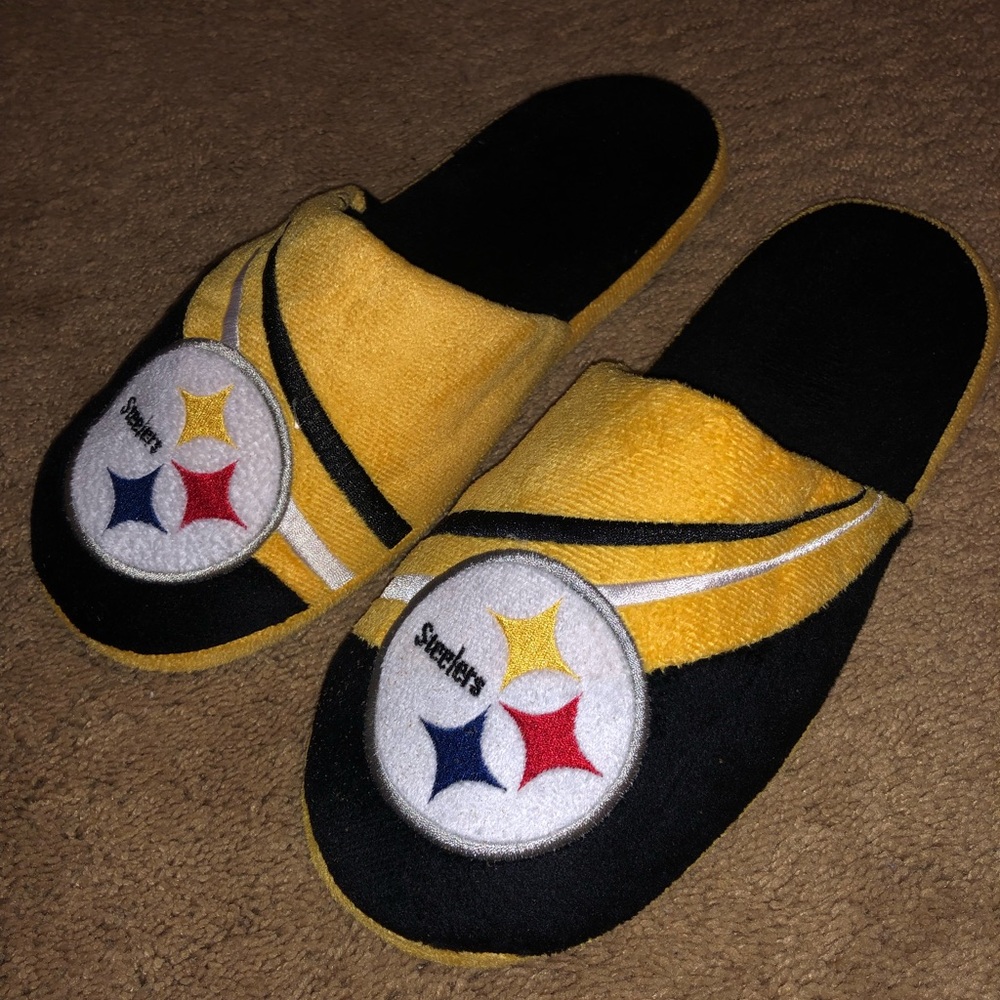 ✨2 for $10✨ Pittsburgh Steelers Men’s Slippers